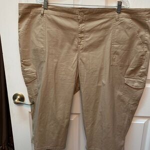 Q womens Gloria Vanderbilt stretch solid tan plus size cargo capris 24W